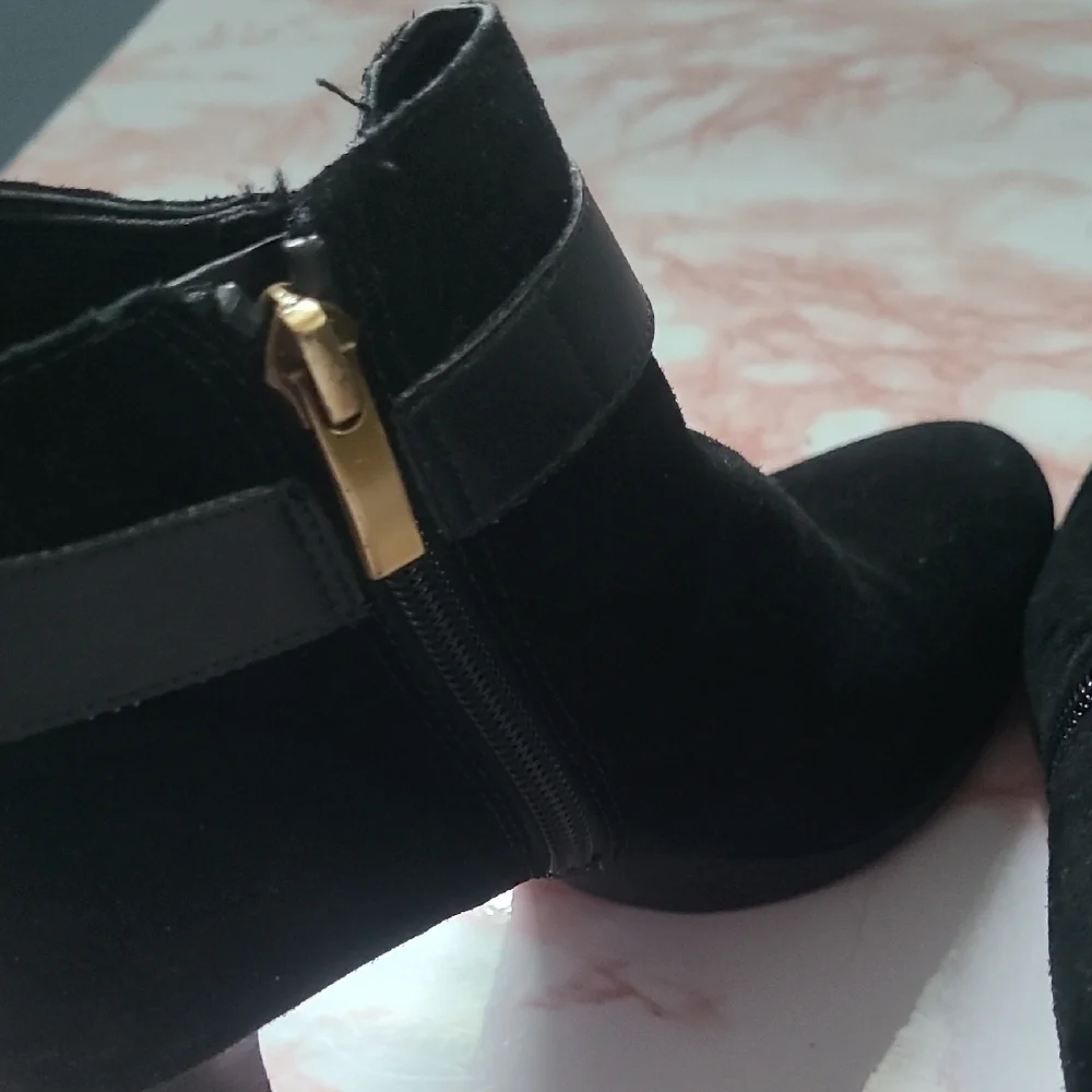 EUC Franco Sarto Idrina Black Suede Ankle Boots Gold Straps Sz 7.5M